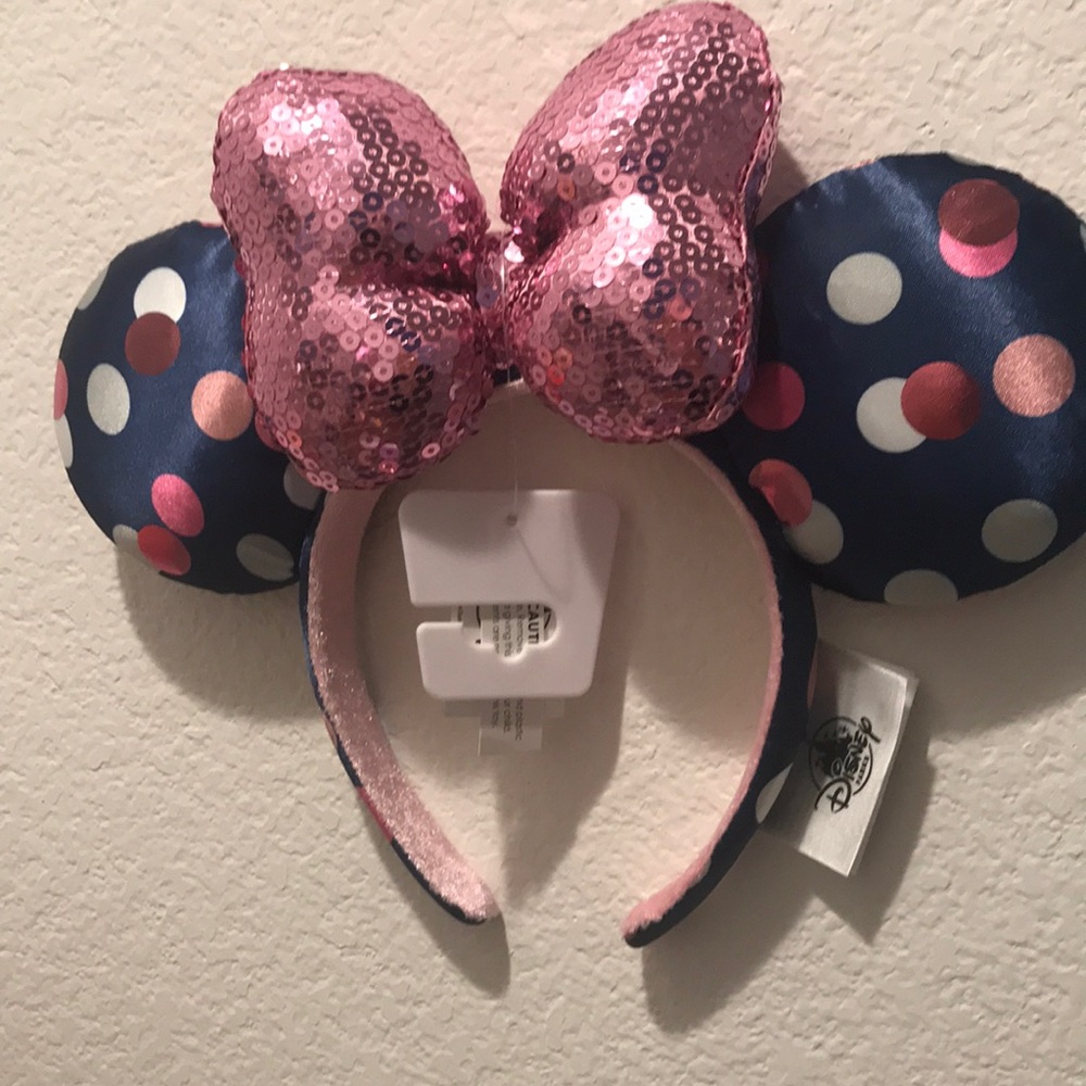 Minnie Mouse polka dot ears pink sequin bow.